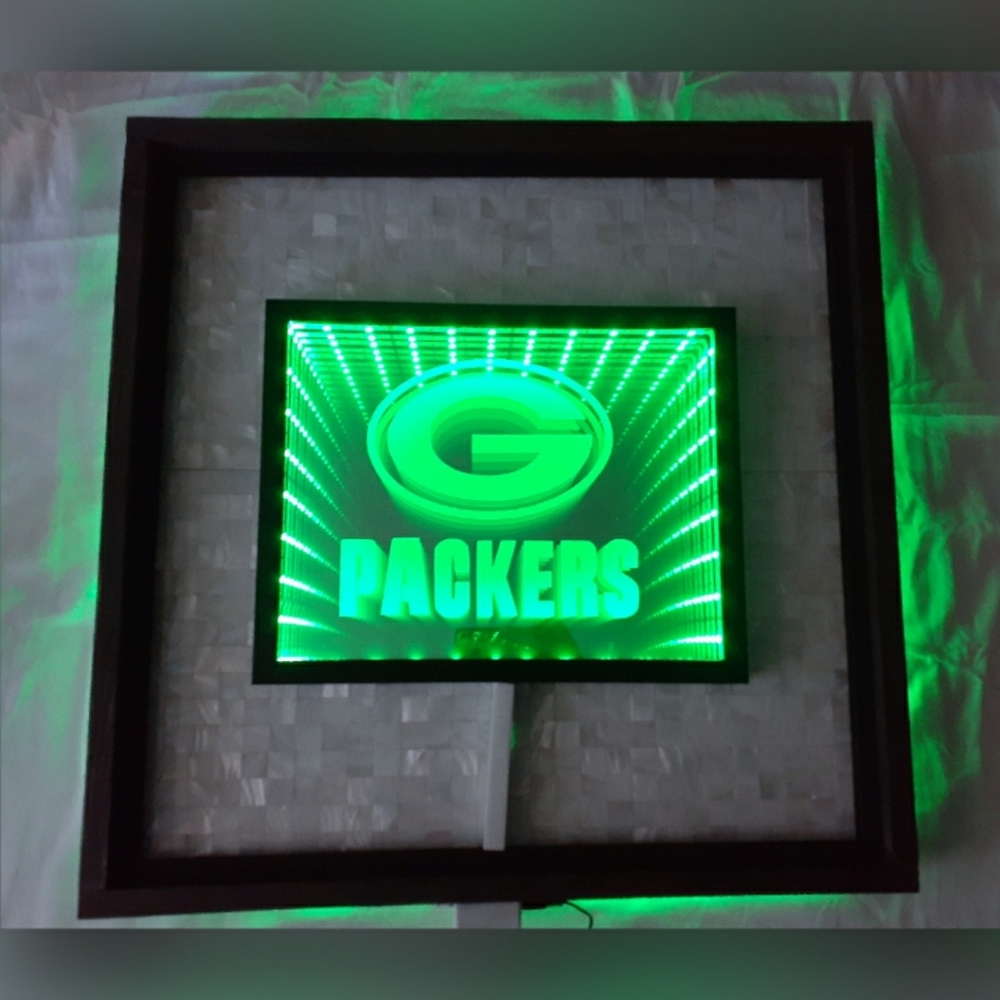 Green Bay Packers NFL LED Infinity Mirror Shel Art